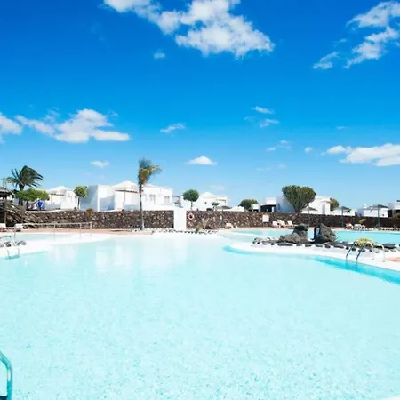 Single With Half Board, Wifi, Pool, Beach