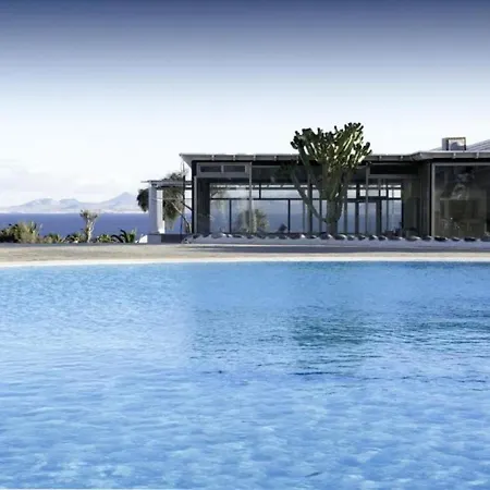 Single With Half Board, Wifi, Pool, Beach * Playa Blanca (Lanzarote)
