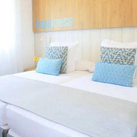 Single With Half Board, Wifi, Pool, Beach Lägenhet