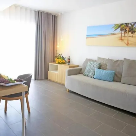 Single With Half Board, Wifi, Pool, Beach Lägenhet